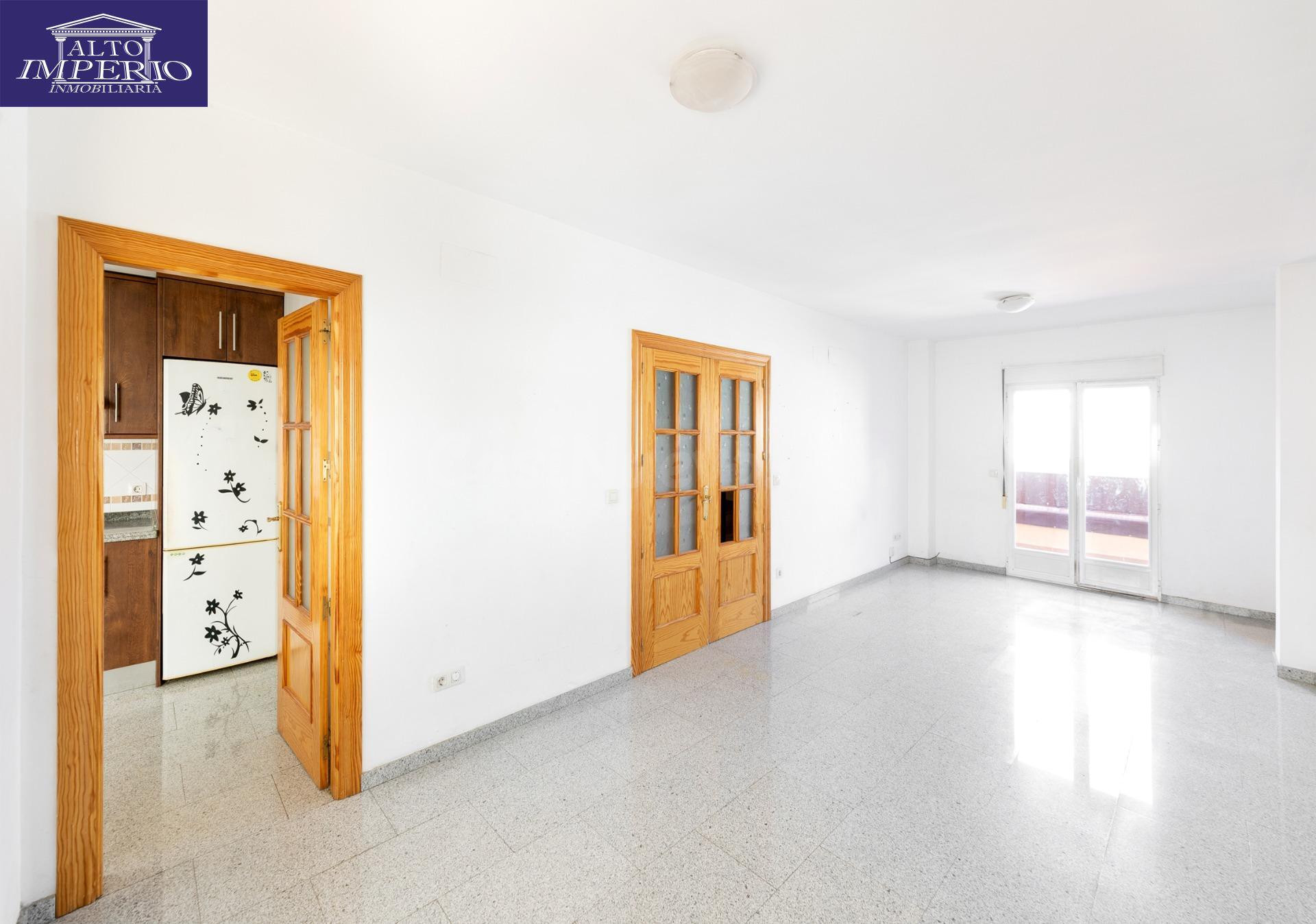 CASA ADOSADA CON GRANDES POSIBILIDADES EN EL CENTRO DE ARMIL