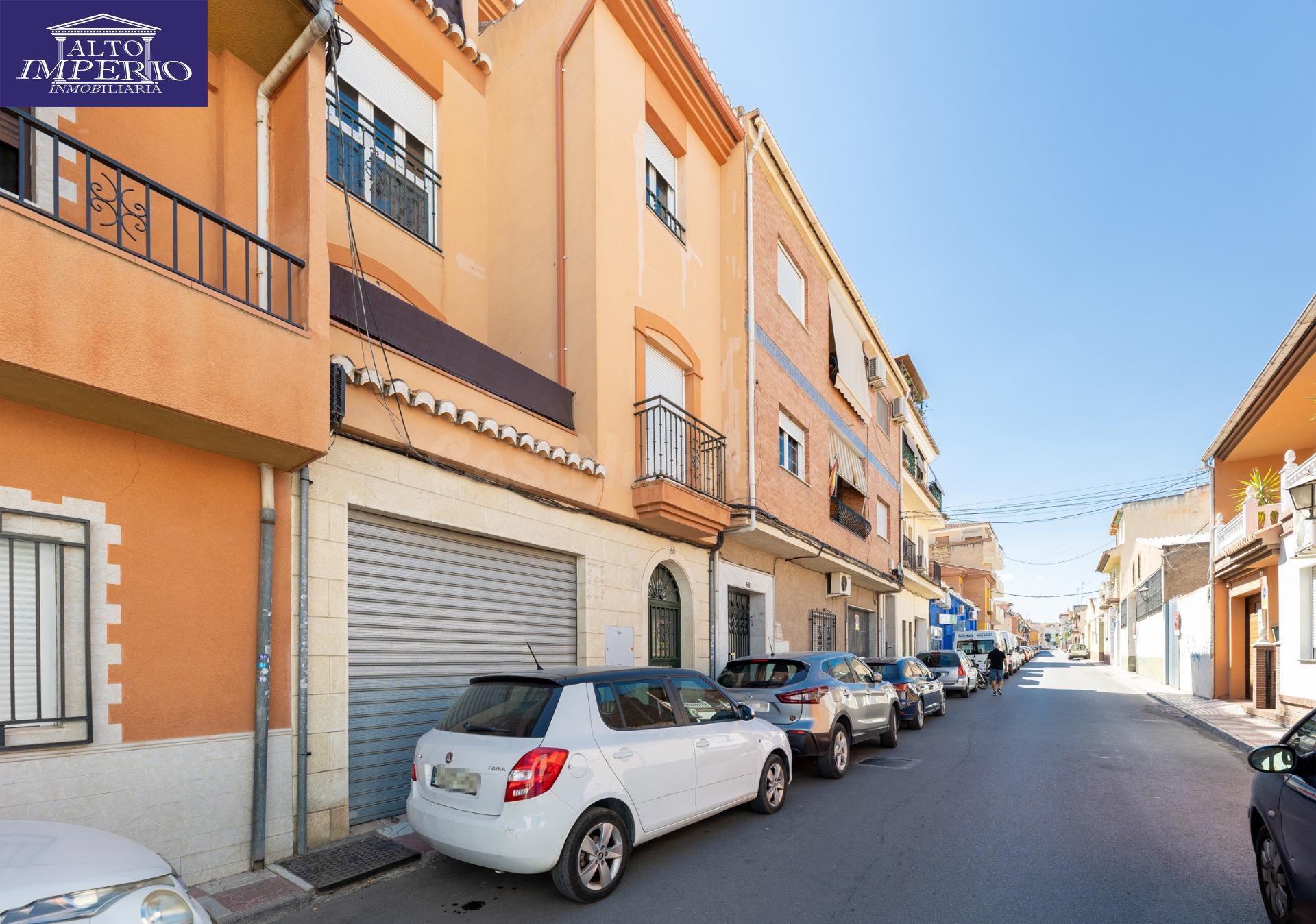 CASA ADOSADA CON GRANDES POSIBILIDADES EN EL CENTRO DE ARMIL - foto 2