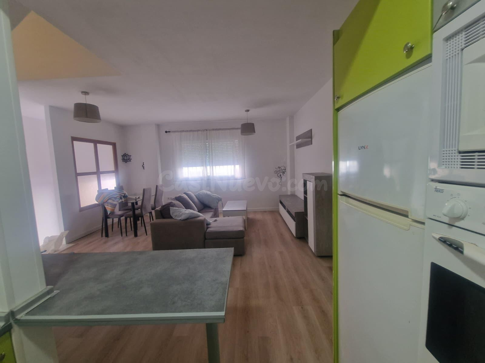 Casa de tres plantas con garaje, gran trastero y azotea chil - foto 4