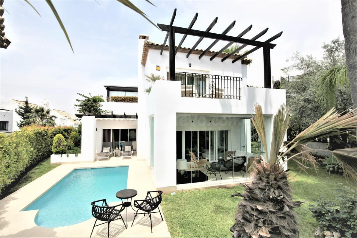 Villa 5 habitaciones 283m² en alquiler - Marbella