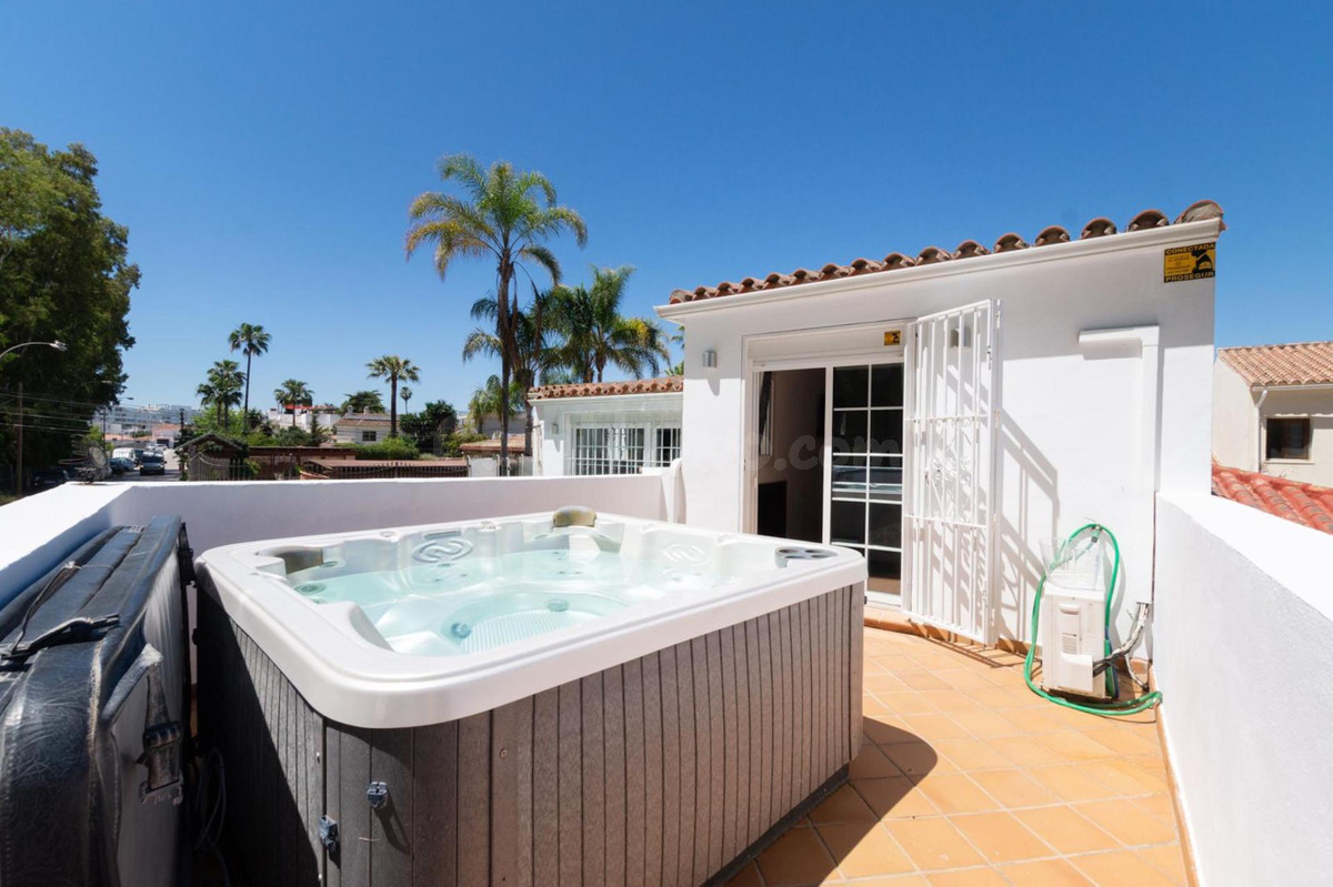 Villa 4 habitaciones 220m² en alquiler - Marbella
