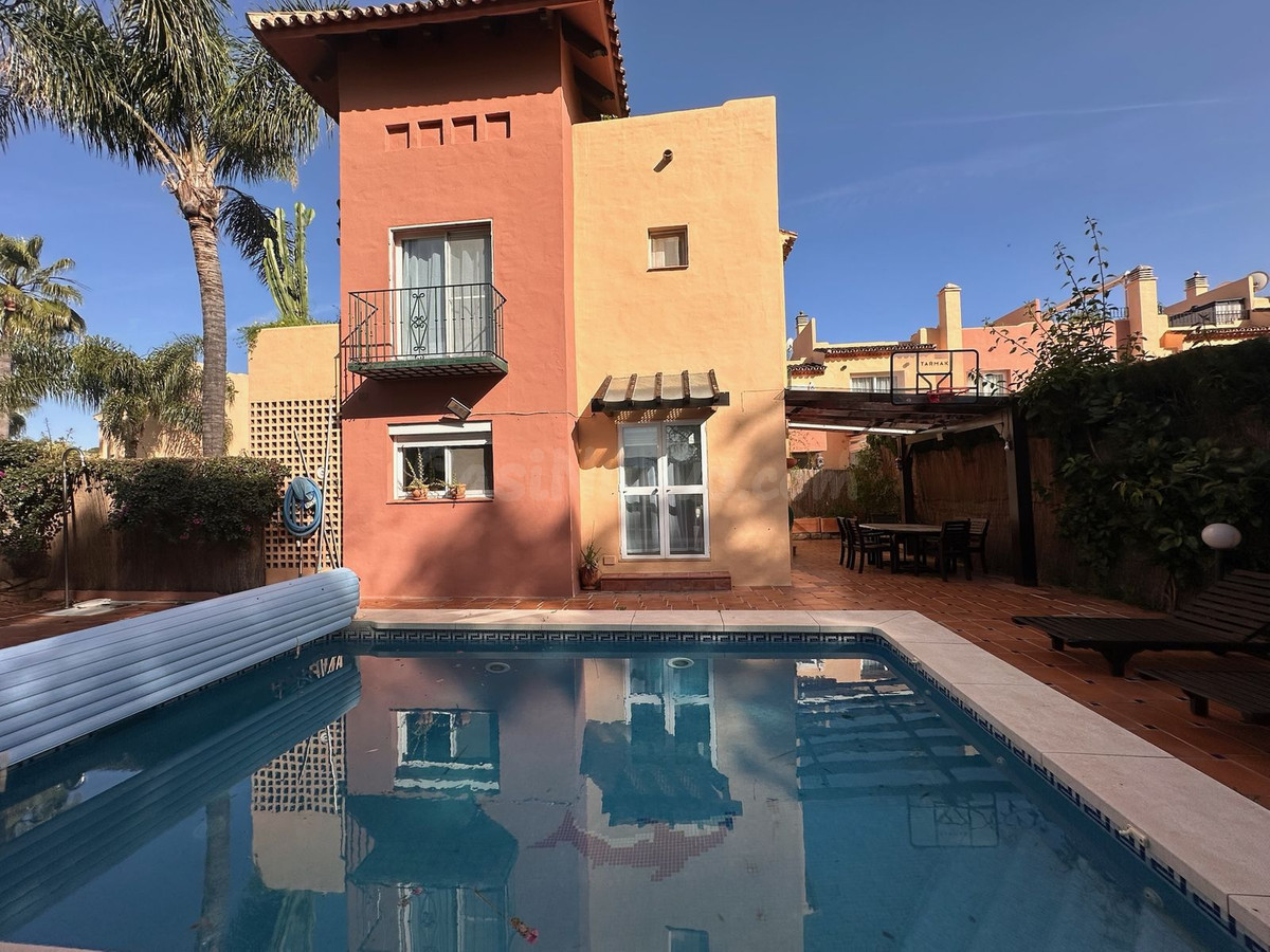 Villa 4 habitaciones 223m² en alquiler - Marbella
