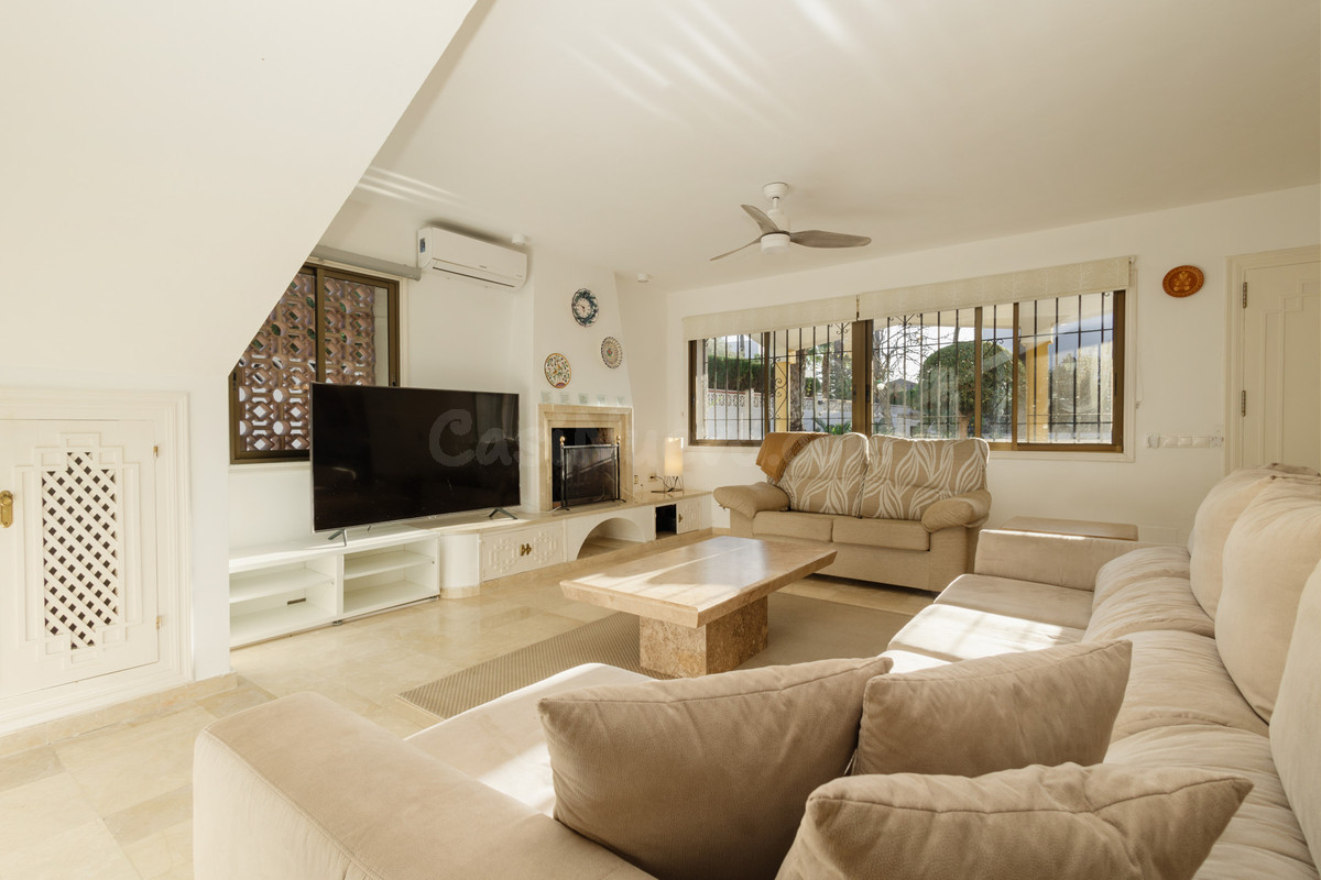 Villa 4 habitaciones 245m² en alquiler - Gamarra