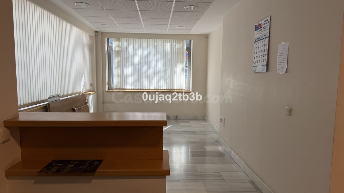 Oficina 10 habitaciones 366m² en alquiler - Marbella