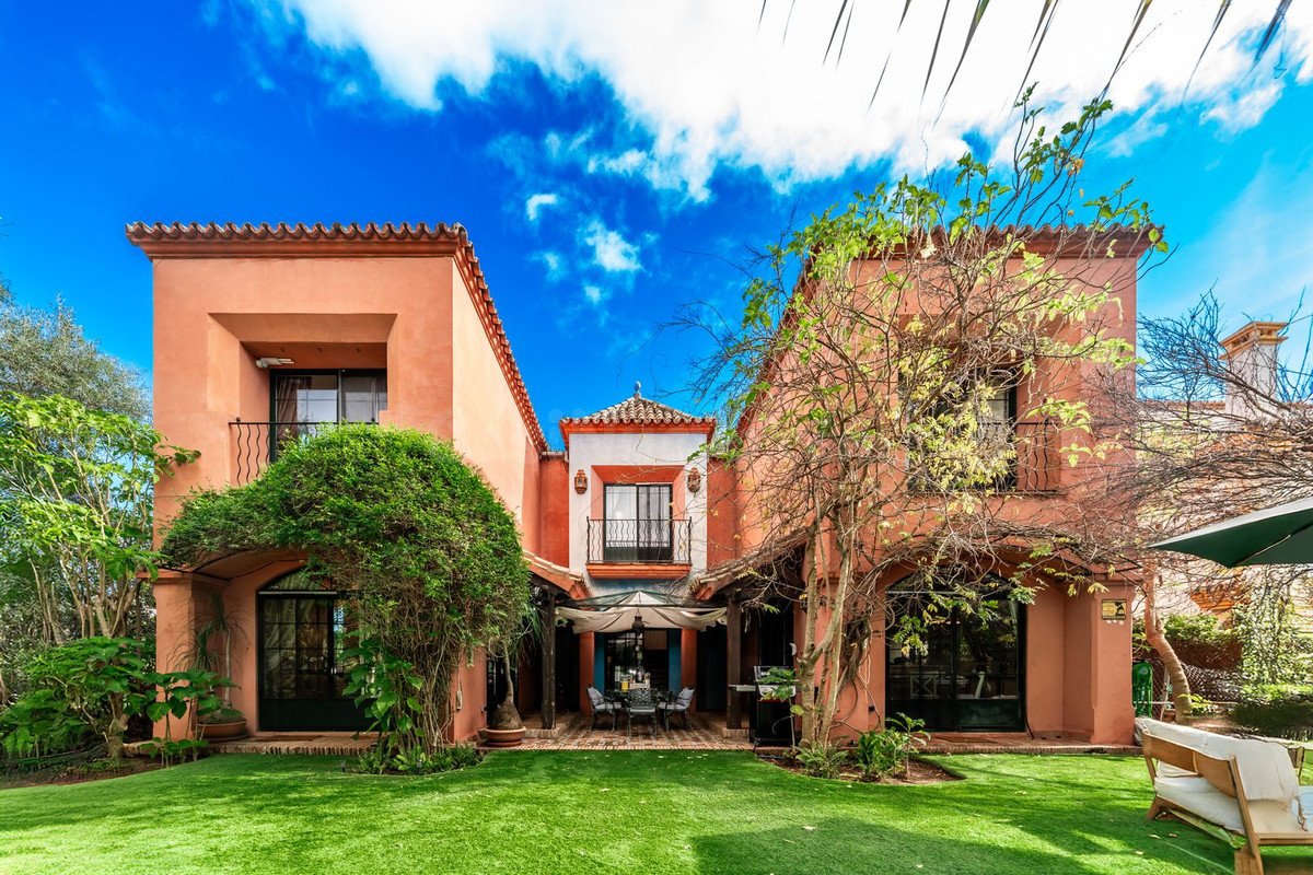 Villa 3 habitaciones 331m² en alquiler - Marbella