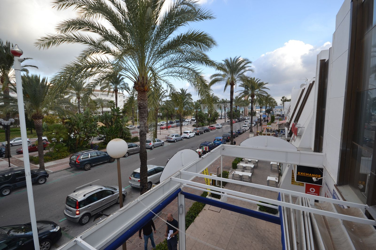 Oficina 2 habitaciones 227m² en alquiler - Marbella
