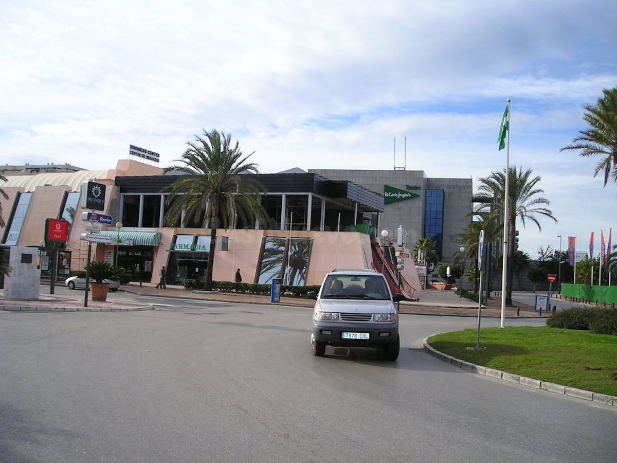 Oficina 2 habitaciones 227m² en alquiler - Marbella - foto 2