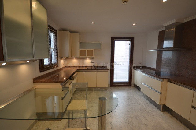 Ático 4 habitaciones 370m² en alquiler - Altos de Estepona - foto 4