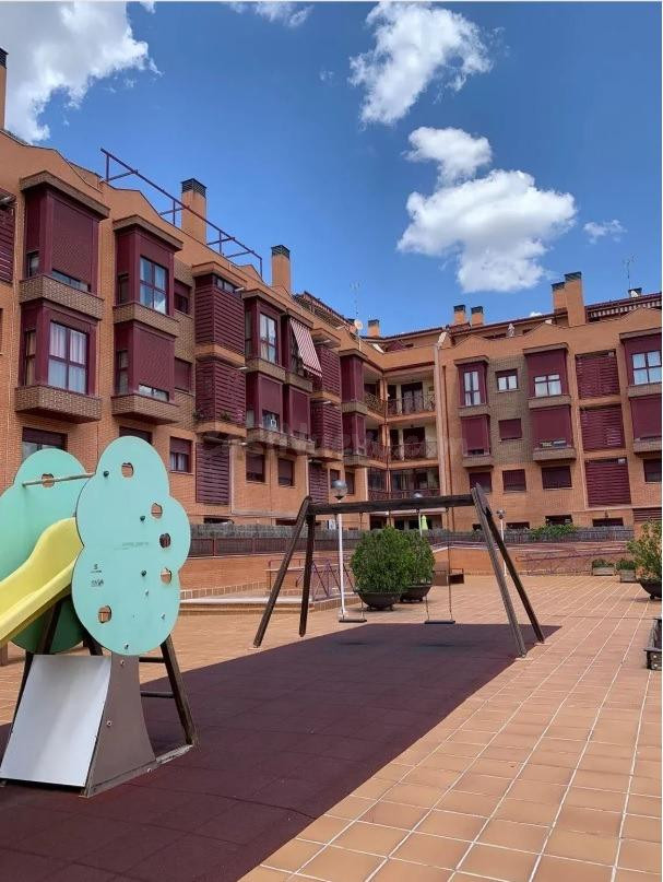 Bajo con Patio en Infanta Isabel