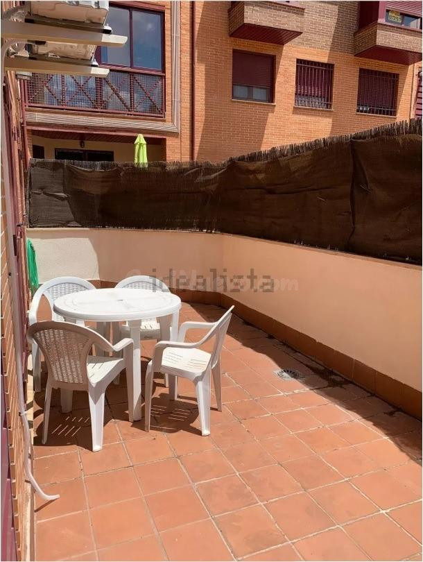 Bajo con Patio en Infanta Isabel - foto 3