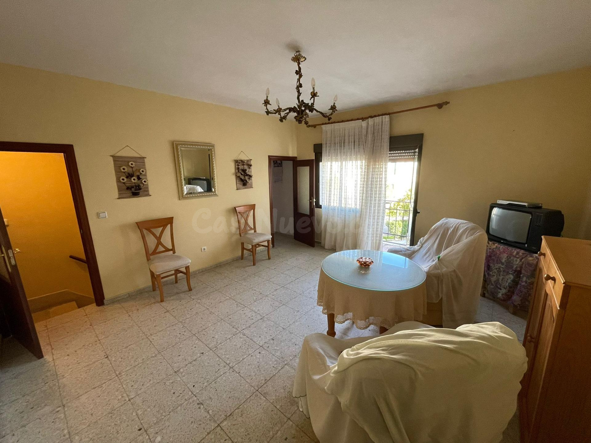 GRAN CASA AMPLIA EN EL CENTRO DE ARROYO DE LA LUZ