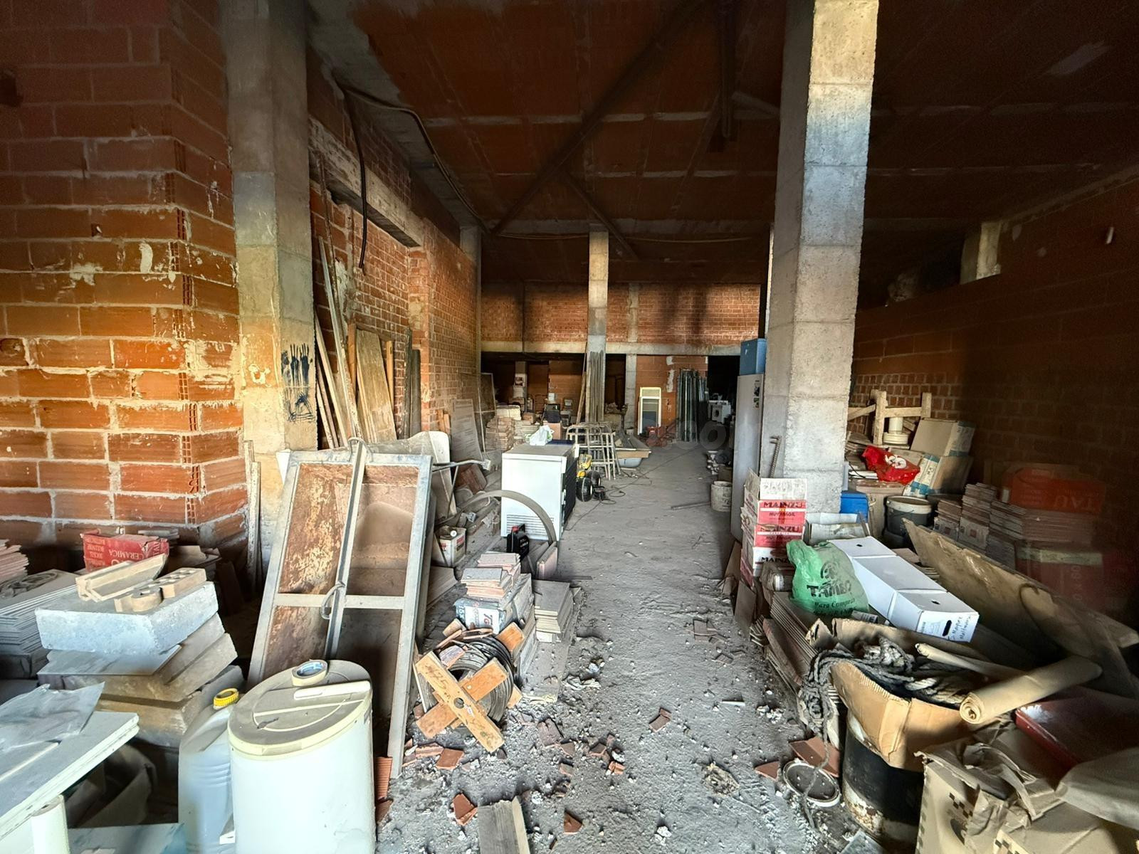 ¡Gran local en bruto en exclusiva en pleno centro de la ciudad! Ideal inversión