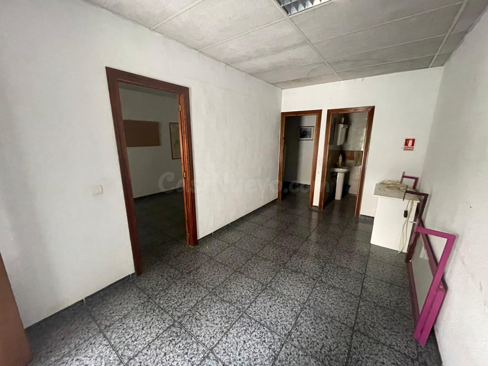 LOCAL CON POSIBILIDAD DE HACER VIVIENDA EN ARROYO DE LA LUZ