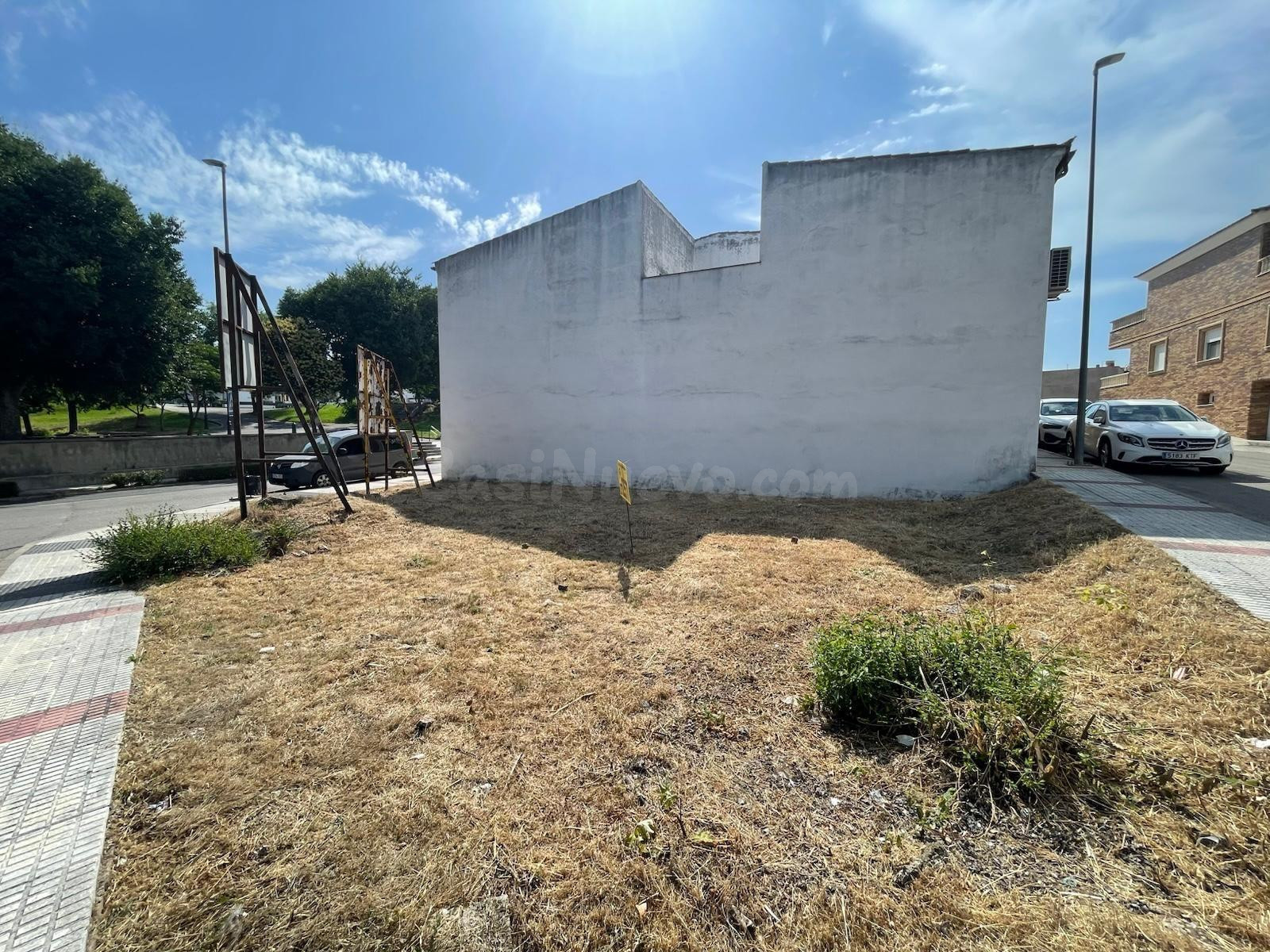 PARCELA URBANA  DE ESQUINA EN ARROYO DE LA LUZ