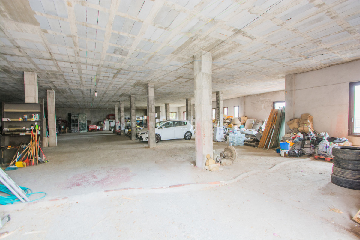 Local comercial 660m² en venta - Marbella