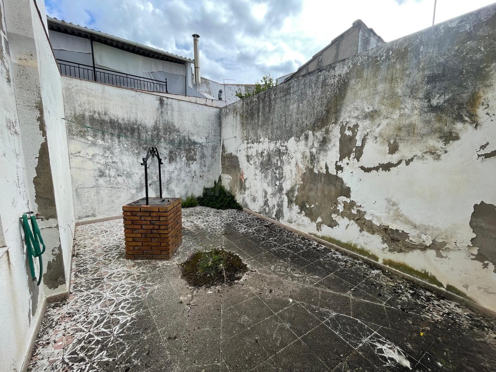 EDIFICIO EN VENTA CON DOS VIVIENDA EN EL CENTRO DE ARROYO DE LA LUZ