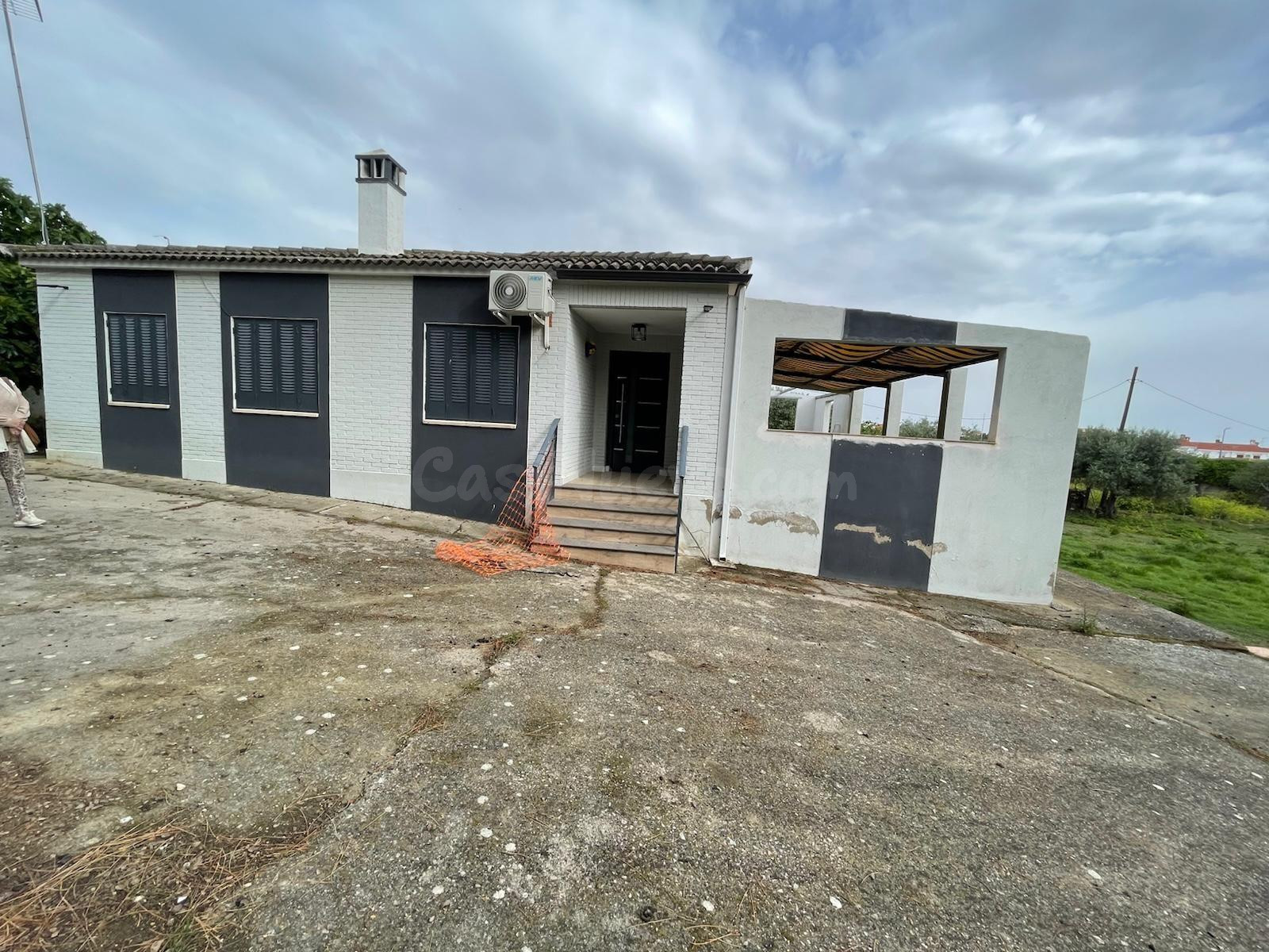 CASA DE CAMPO CON 2749 METROS DE TERRENO EN SIERRA DE FUENTES