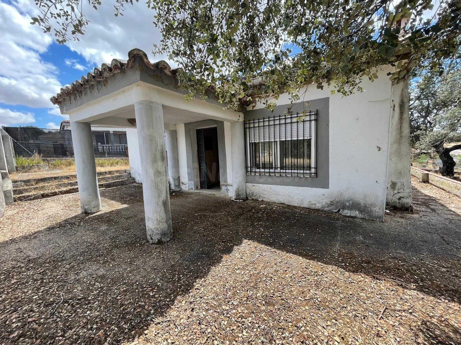 CASA DE CAMPO EN PANTANO DE VALDESALOR