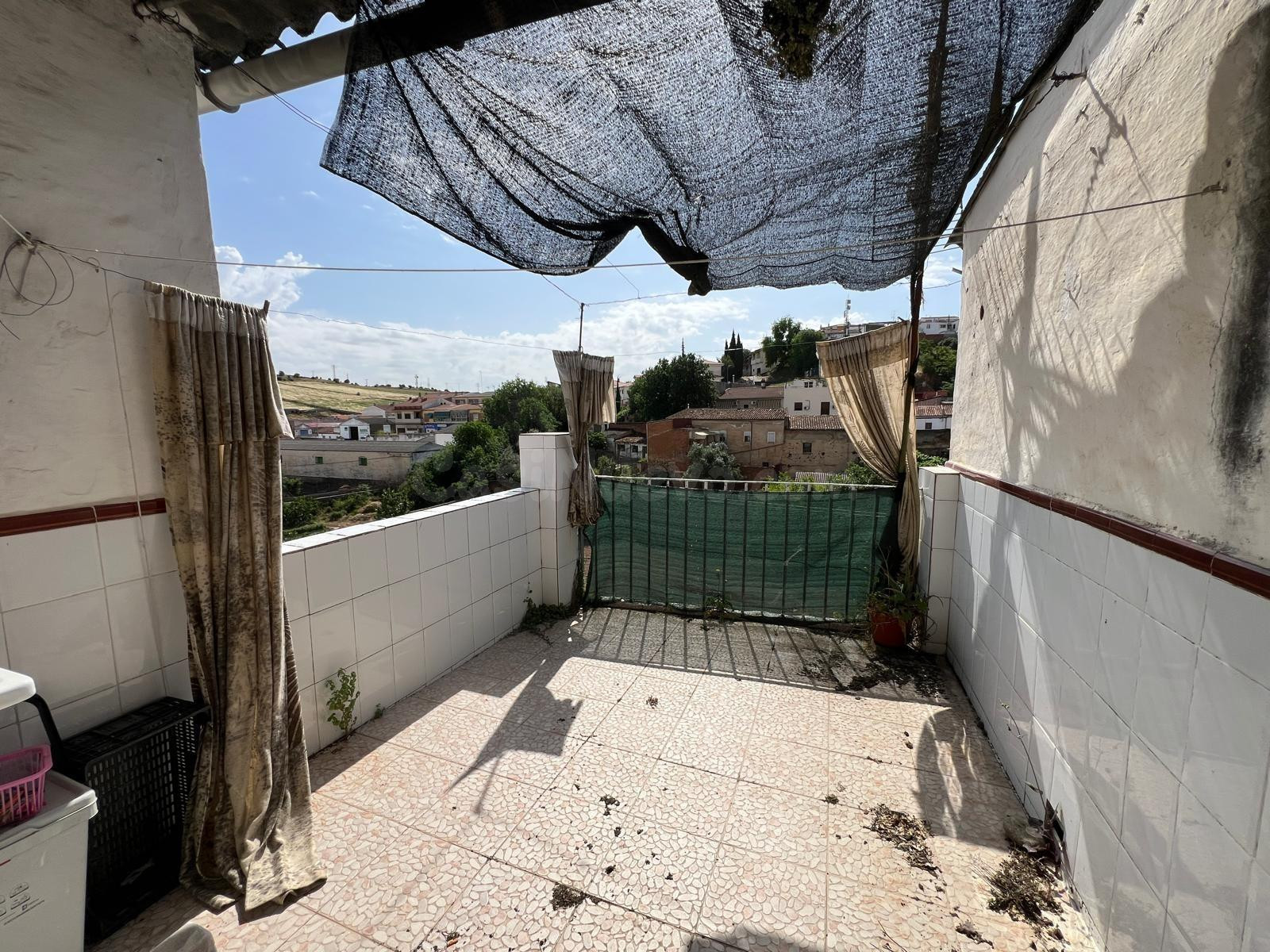 ¡Oportunidad única en Cáceres! Vivienda con terraza, vistas al río y huerto urbanizable