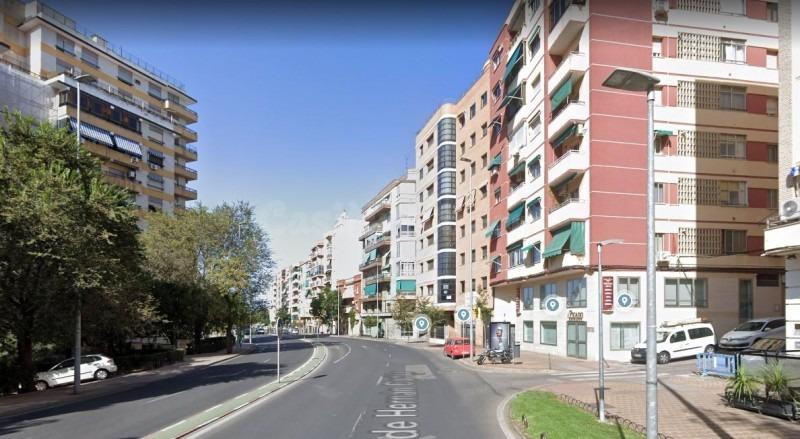 Con garaje, trastero y terraza privada de 90m2 en el centro de Cáceres.