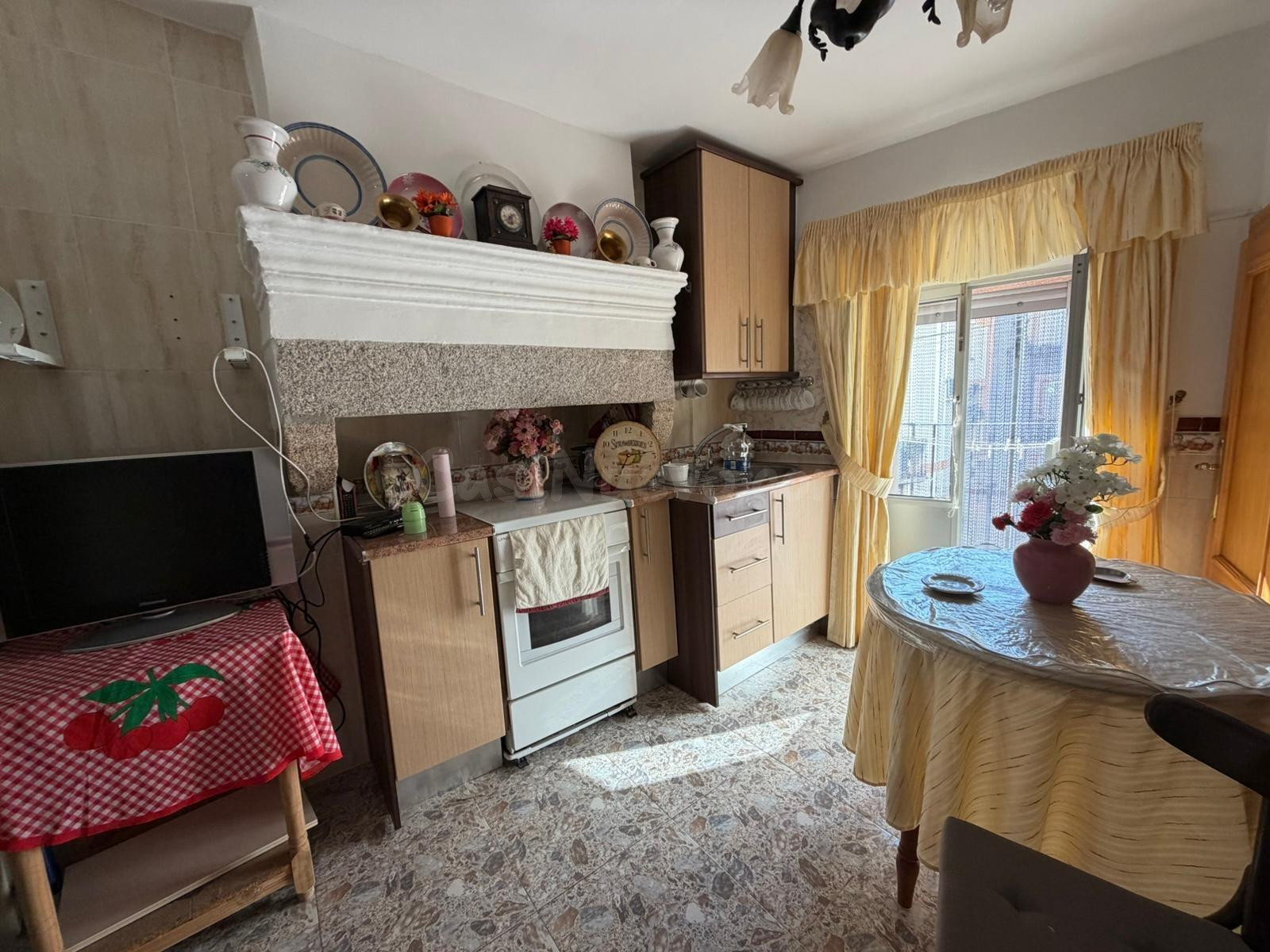 CASA IDEAL CON MUCHAS POSIBILIDADES PARA ENTRAR A VIVIR EN A - foto 3