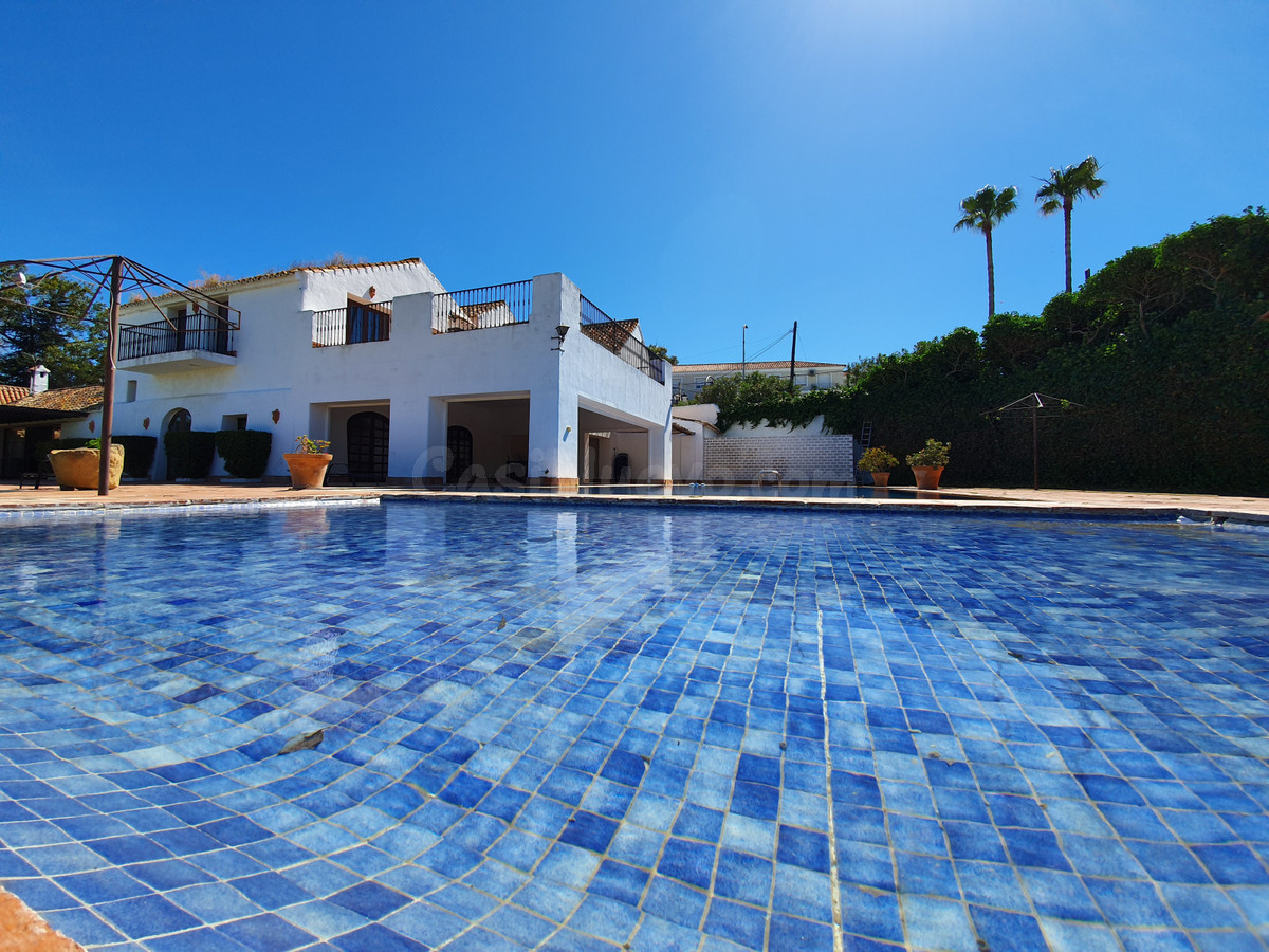 Finca rústica 11 habitaciones 1183m² en venta - San Enrique De Guadiaro
