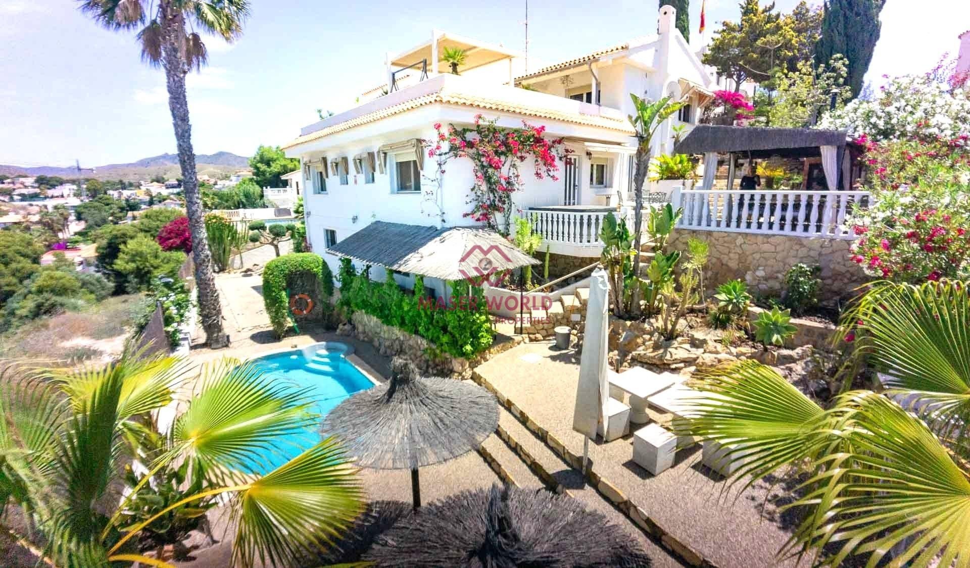 IMPRESIONANTE CHALET CON VISTAS AL MAR EN ISLA PLANA