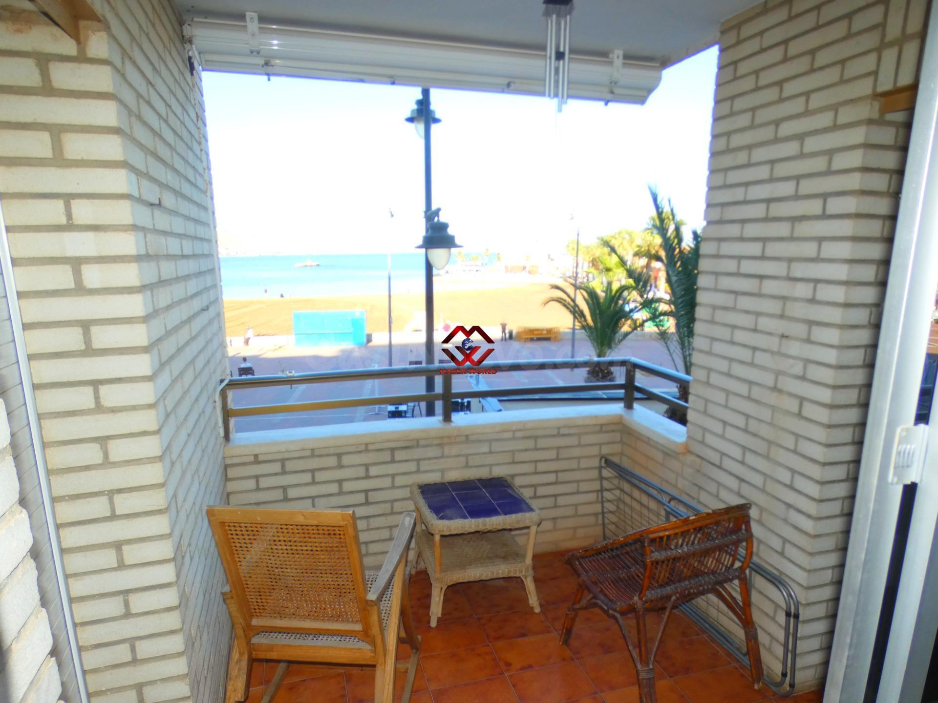 AMPLIO PISO EN PLENO PASEO MARÍTIMO  CON ESPECTACULARES VISTAS AL MAR.