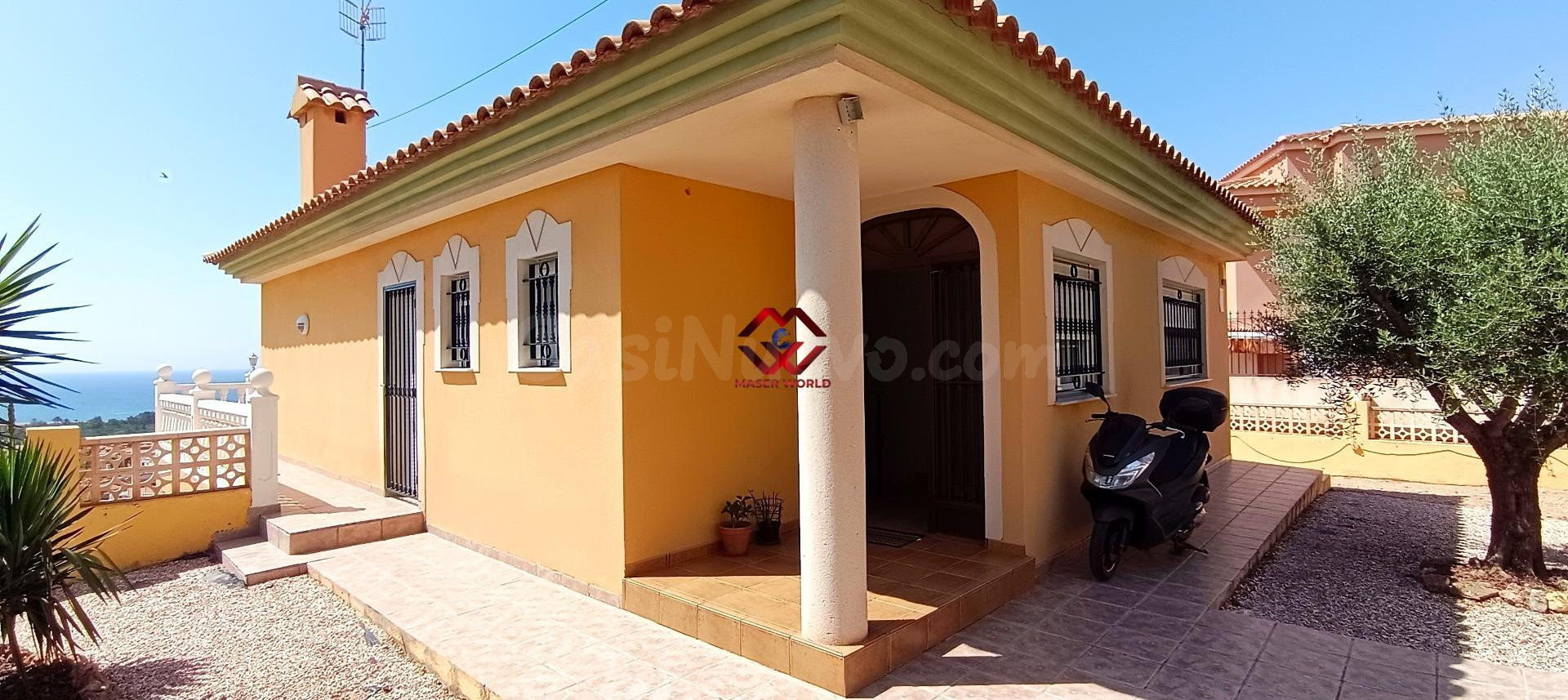 CHALET INDEPENDIENTE CON VISTAS AL MAR Y PISCINA EN BOLNUEVO
