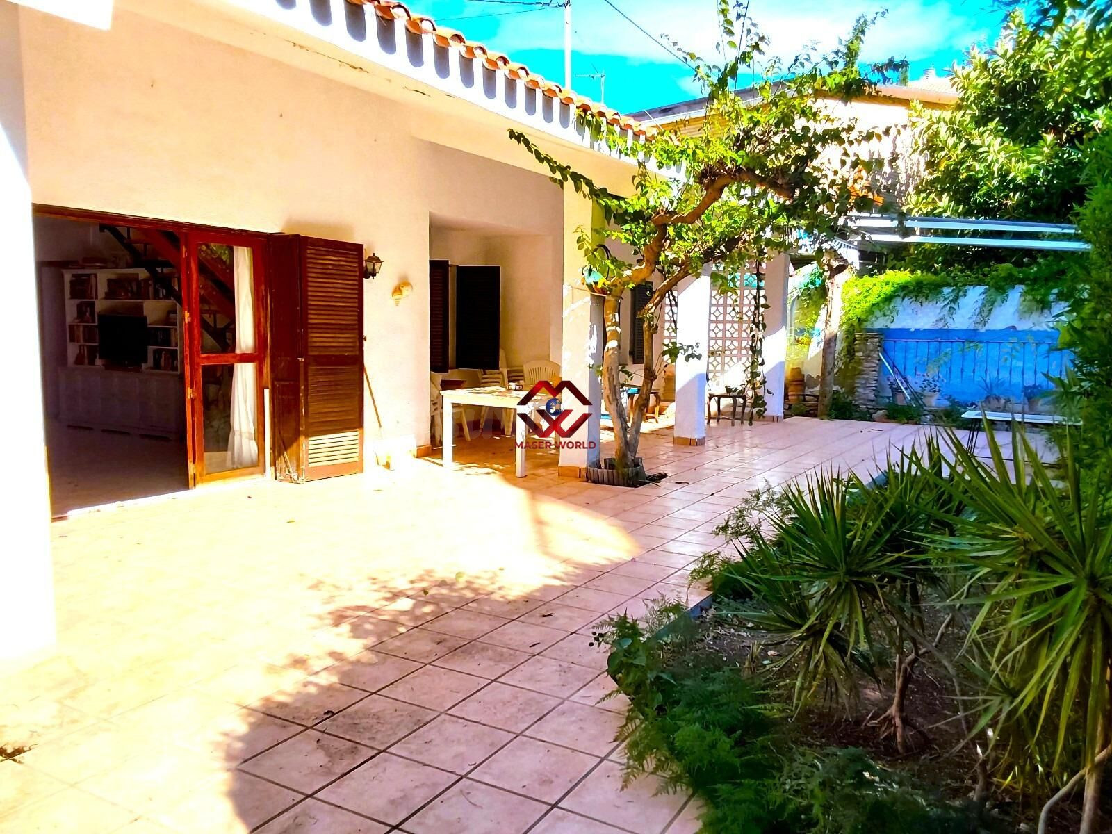 Chalet en venta a 100 metros del mar en Santiago de la Ribera