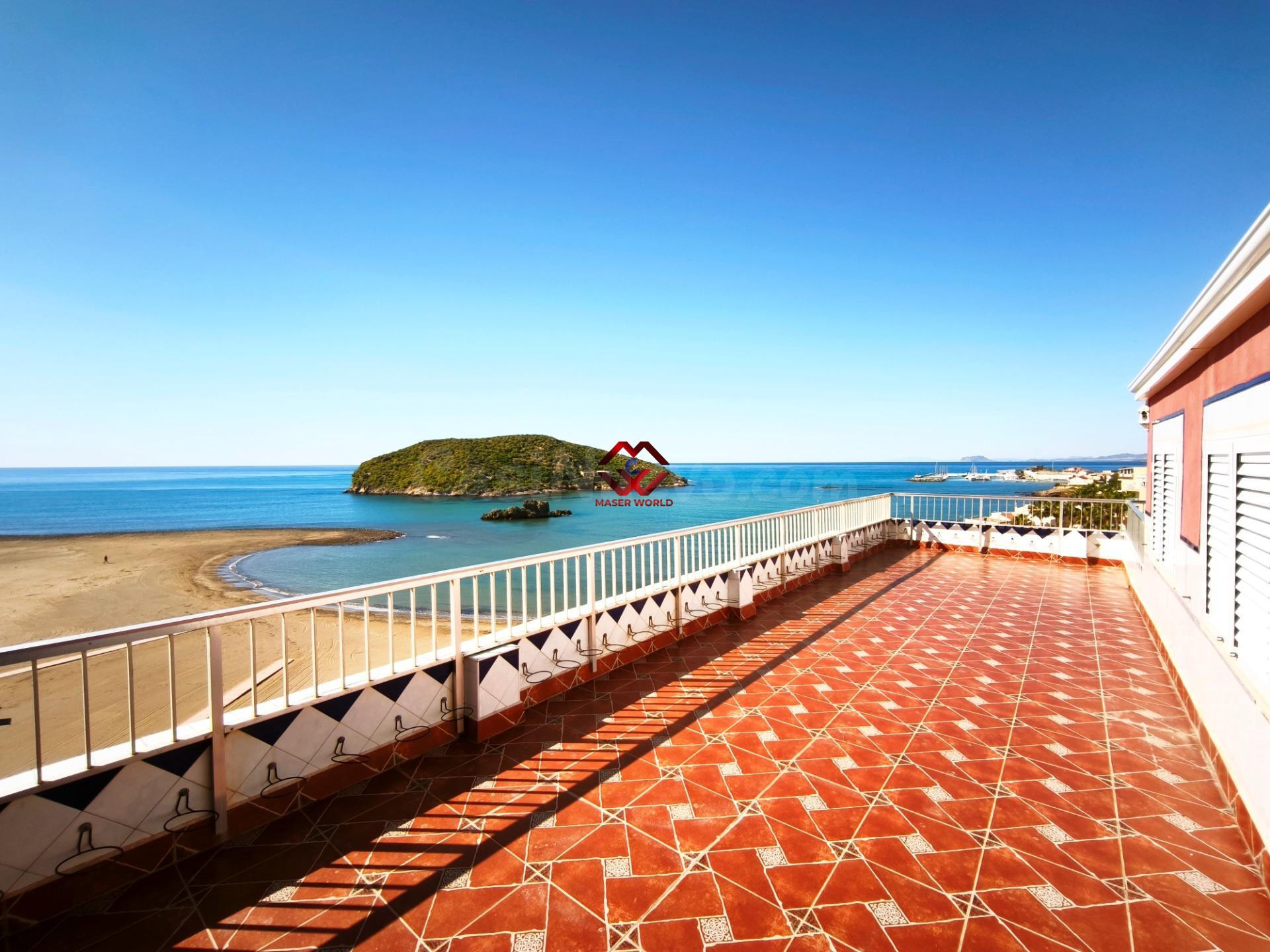 EXCLUSIVO ATICO EN PRIMERA LINEA DE PLAYA, UN SUEÑO AL ALCANCE DE MUY POCOS. EN PUERTO DE MAZARRON