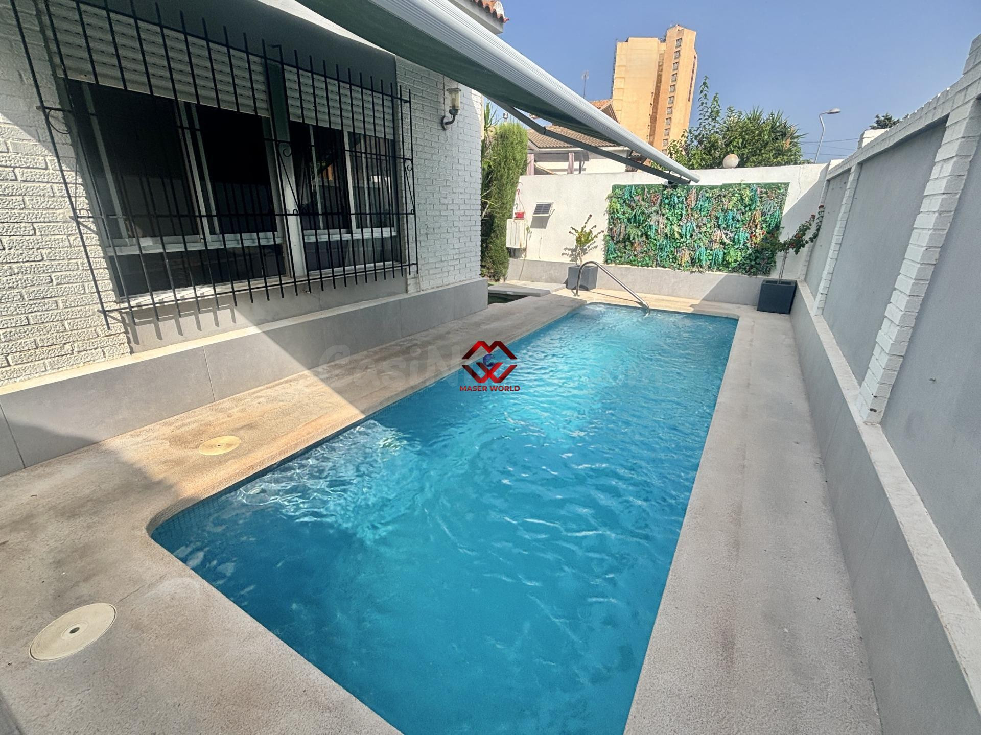 Chalet independiente en planta baja con piscina y gran parcela cerca de la playa
