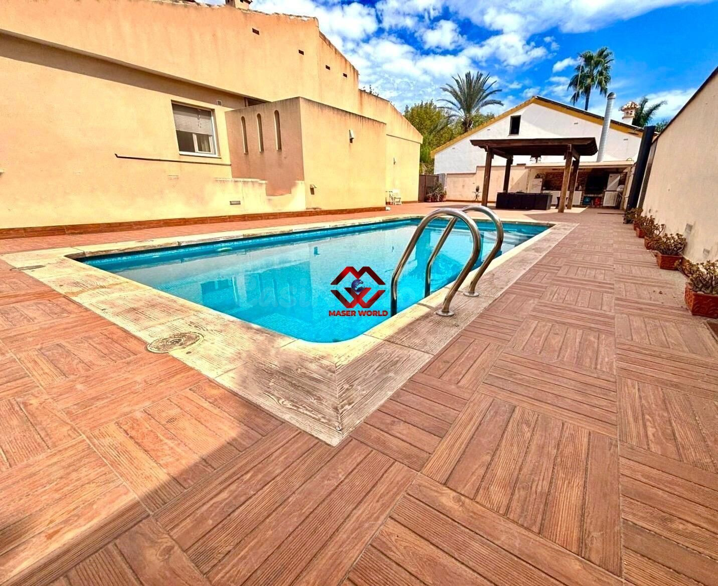 Chalet con gran parcela, piscina y buhardilla en San Javier en zona exclusiva
