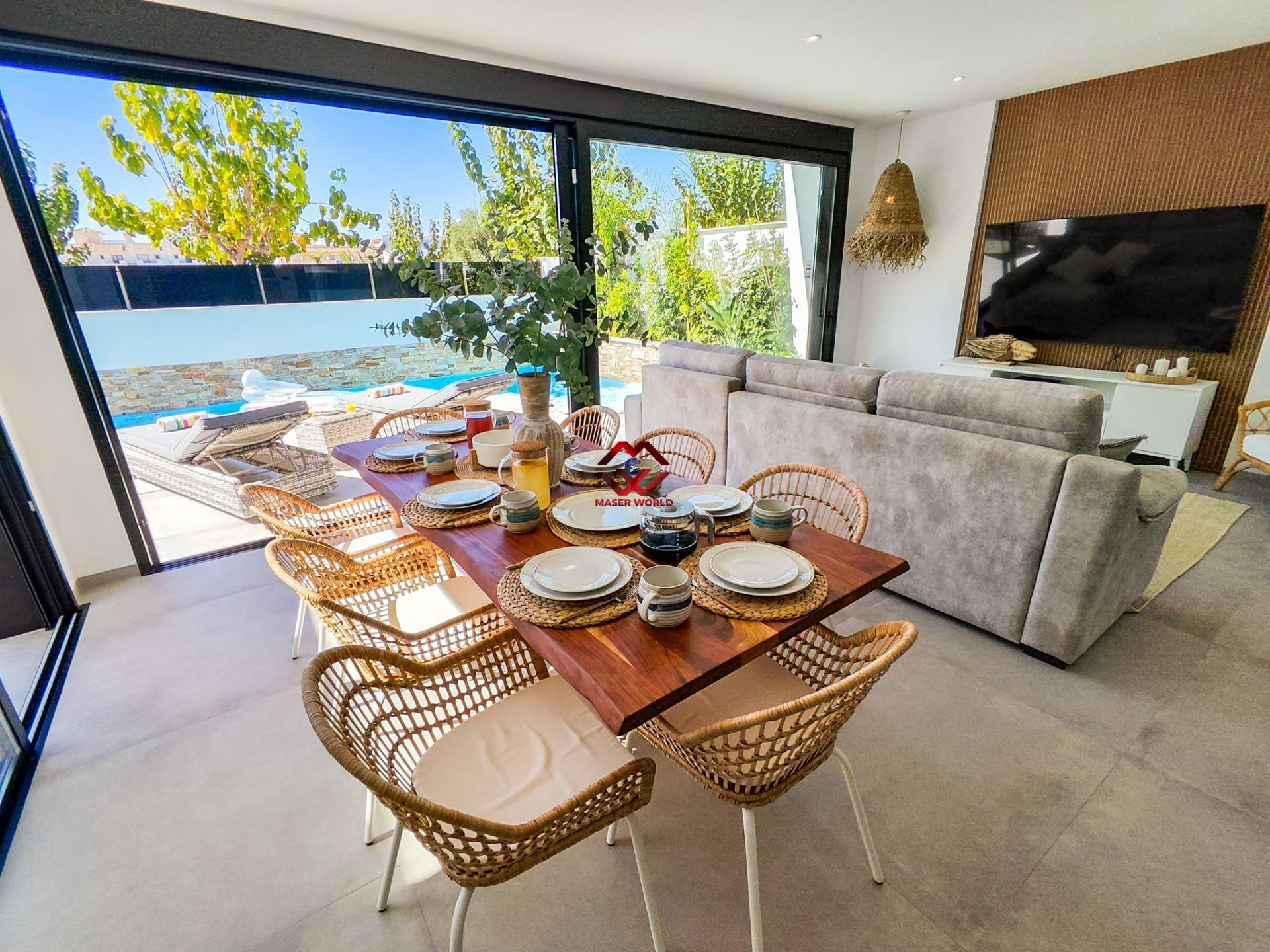 Villa de lujo de 220 m2 con piscina climatizada y jacuzzi en Santiago de la Ribera