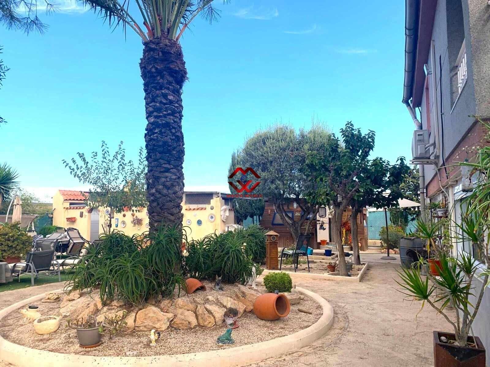 Villa con parcela de más de 900 m2 y planta superior indepen - foto 4