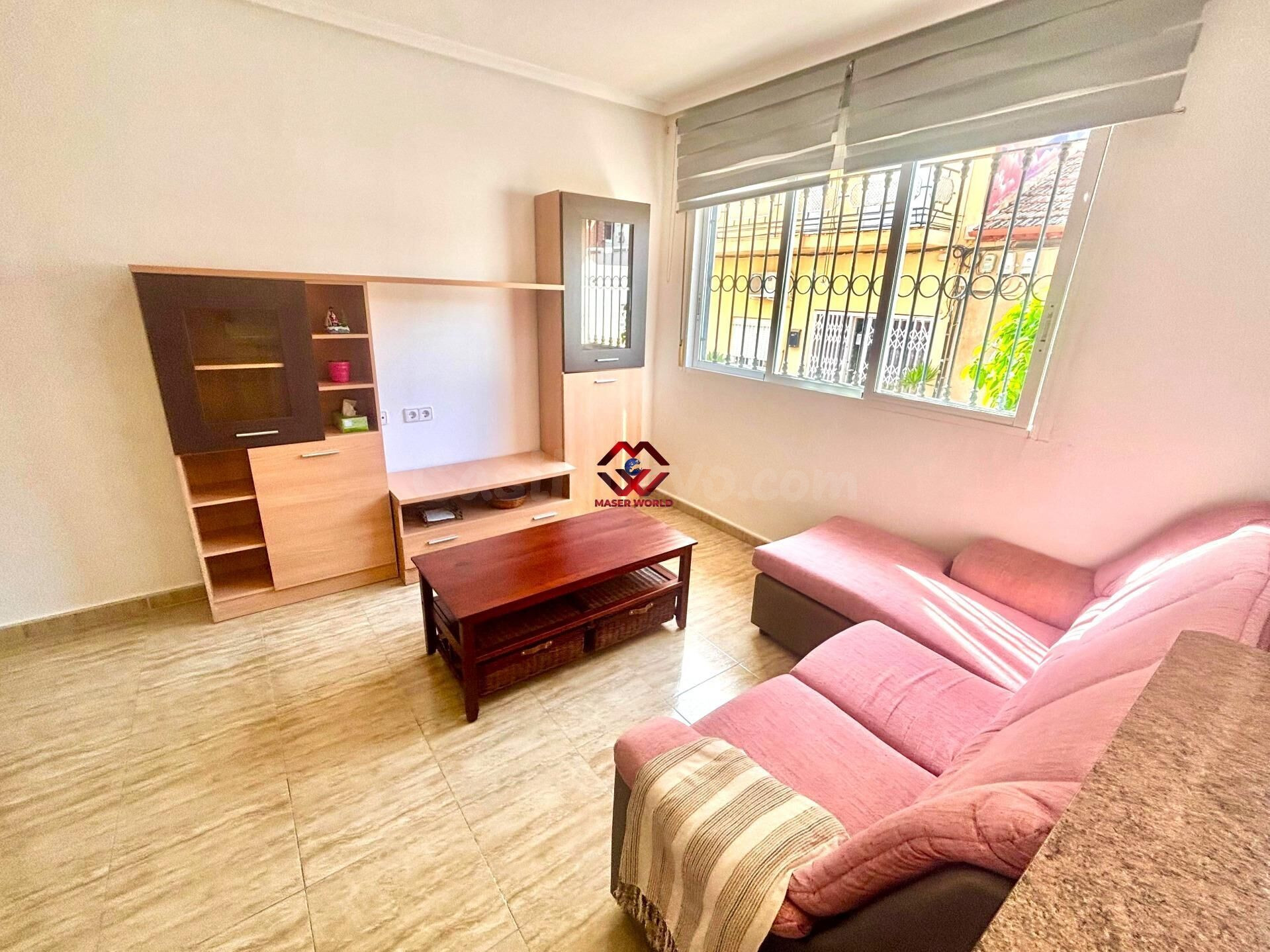 Planta baja con patio privado, trastero y ascensor a pasos del mar en Santiago de la Ribera