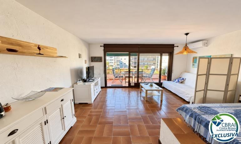 Amplio estudio con terraza y licencia turística a 80 metros 