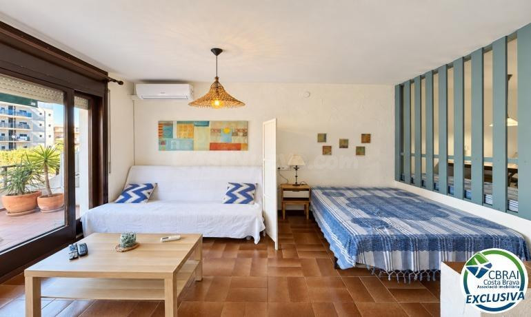 Amplio estudio con terraza y licencia turística a 80 metros  - foto 2