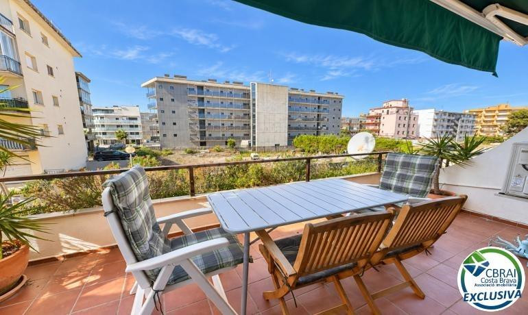 Amplio estudio con terraza y licencia turística a 80 metros  - foto 5