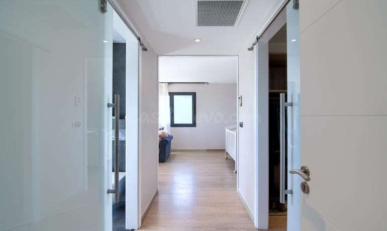 Villa de diseño con piscina y espectaculares vistas a la bah - foto 4