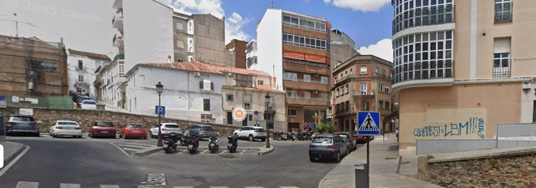 CASA EN HERVAS