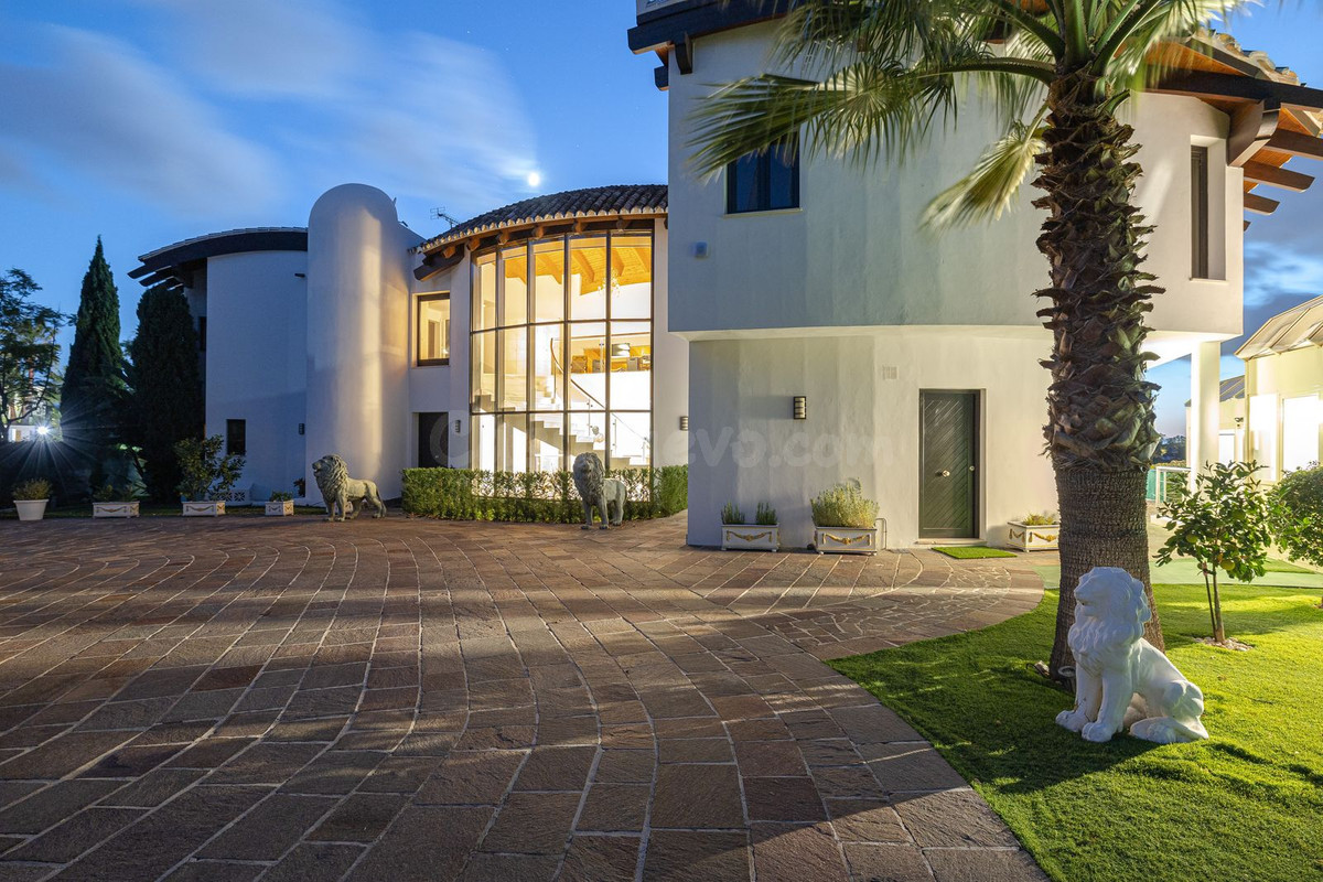 Chalet 8 habitaciones 1081m² en venta - Costa del Sol