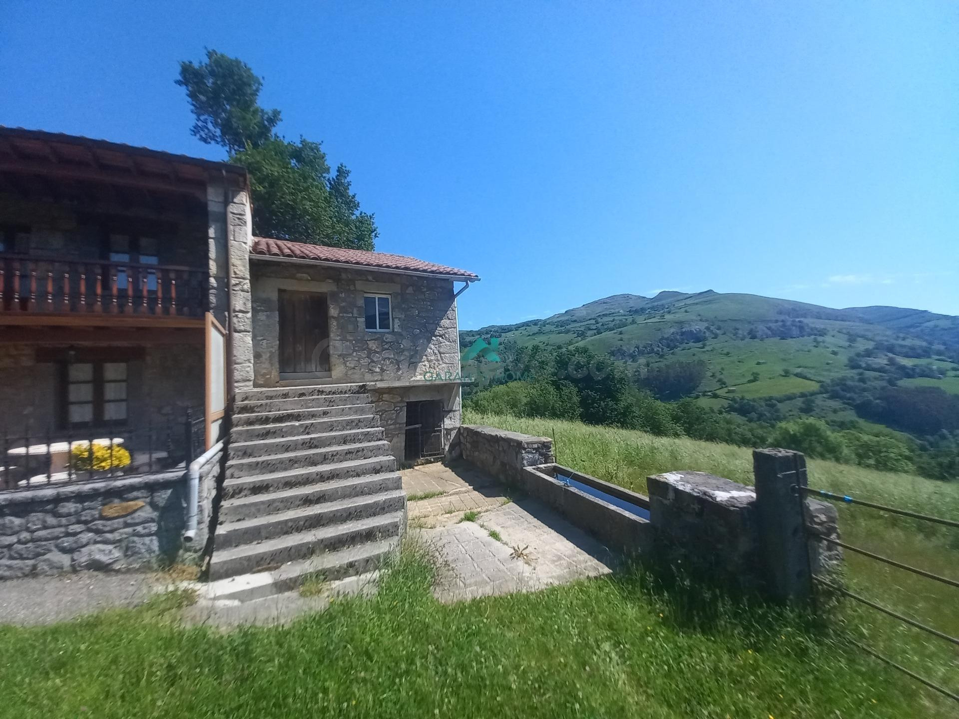 Se vende casa para reformar con terreno