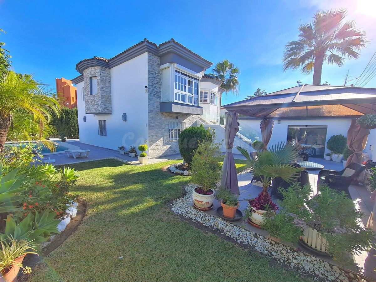Villa 3 habitaciones 257m² en venta - Zona Las Mesas