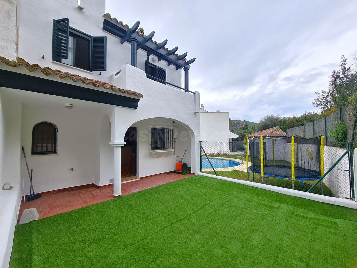 Casa 3 habitaciones 215m² en venta - Manilva