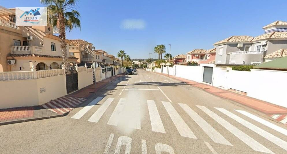Venta de casa adosada en Algorfa, Alicante.