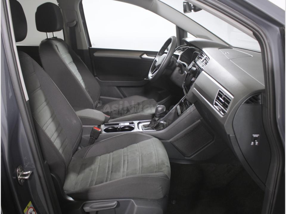 Volkswagen Touran - foto 5