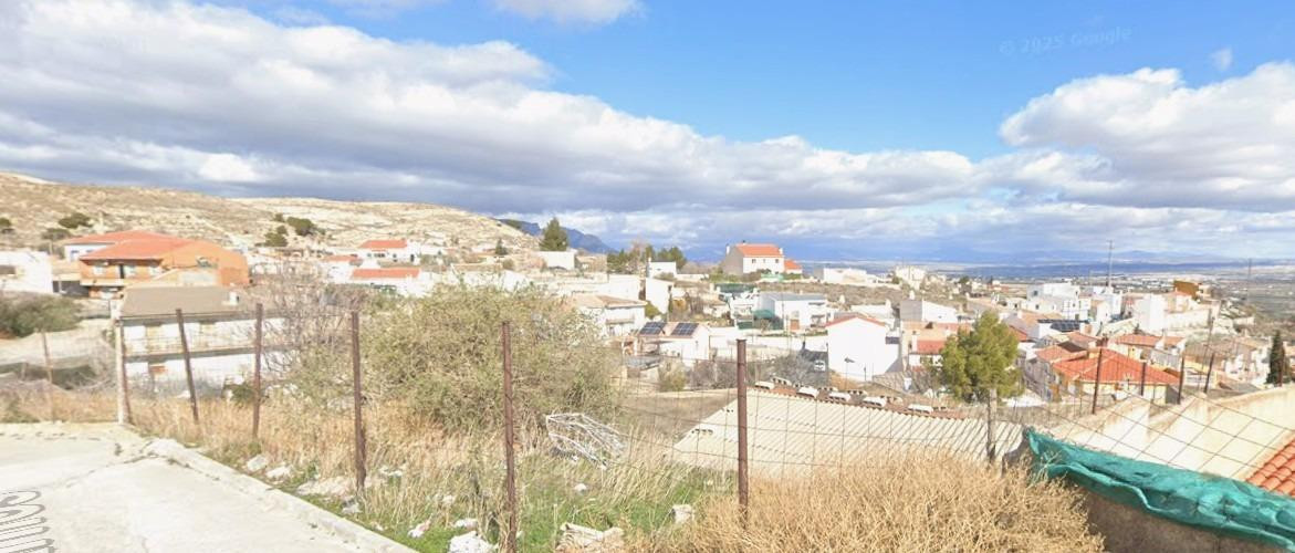 CASA EN BAZA
