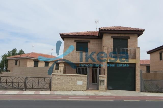 Venta de Casa Adosada en Mora, Toledo. Activo Inmobiliario Sin Posesión, No se puede Visitar.
