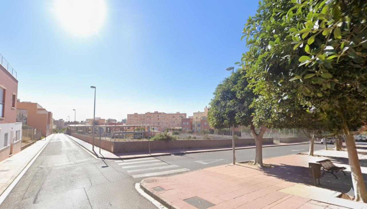 CASA EN VENTA EN CALLE MANGO ALMERIA